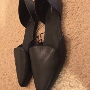 Classic black flats NWOT